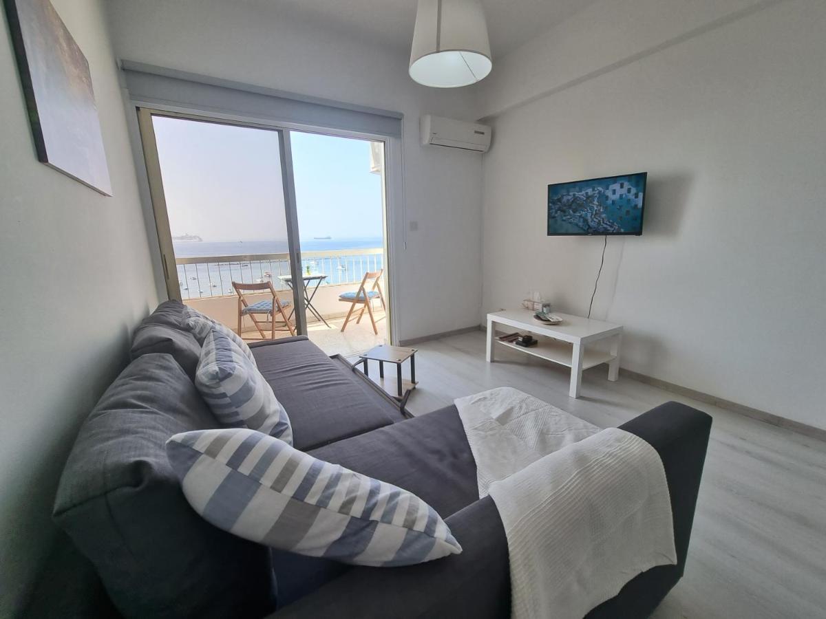 Super Modern Beachfront 1 Bedroom - Sleeps 4 Limassol Luaran gambar