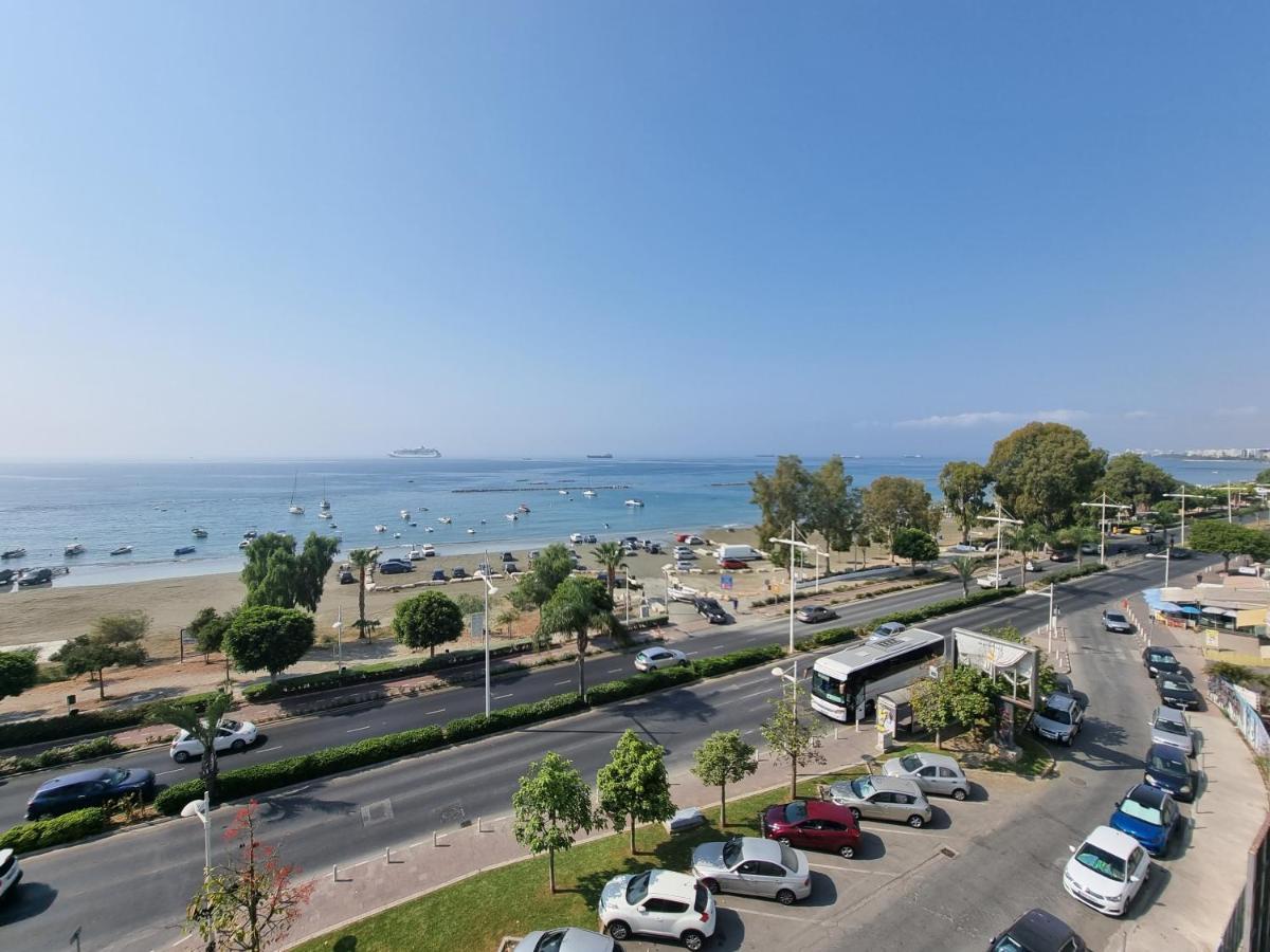 Super Modern Beachfront 1 Bedroom - Sleeps 4 Limassol Luaran gambar