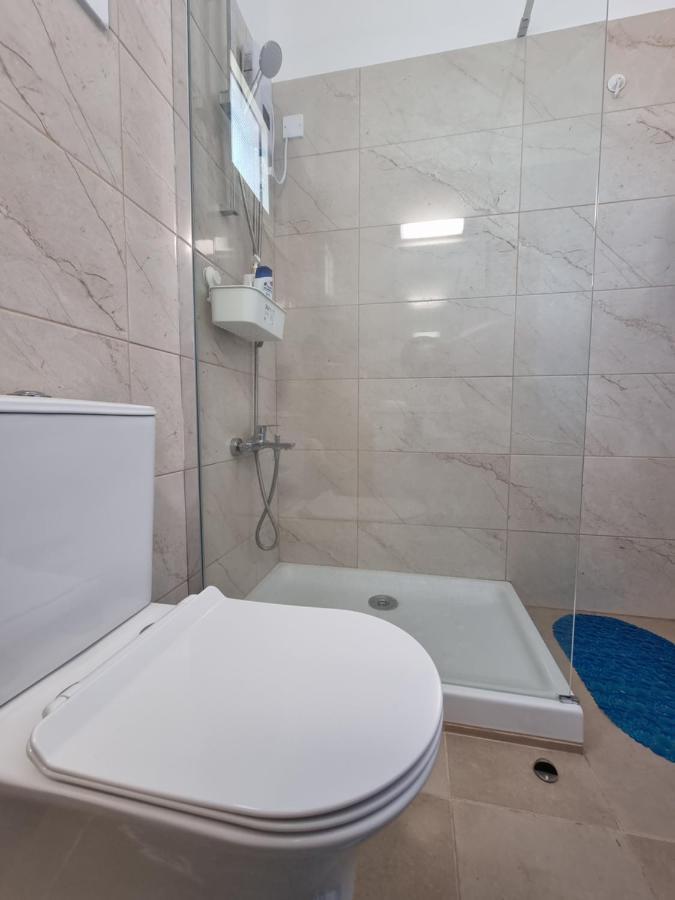 Super Modern Beachfront 1 Bedroom - Sleeps 4 Limassol Luaran gambar